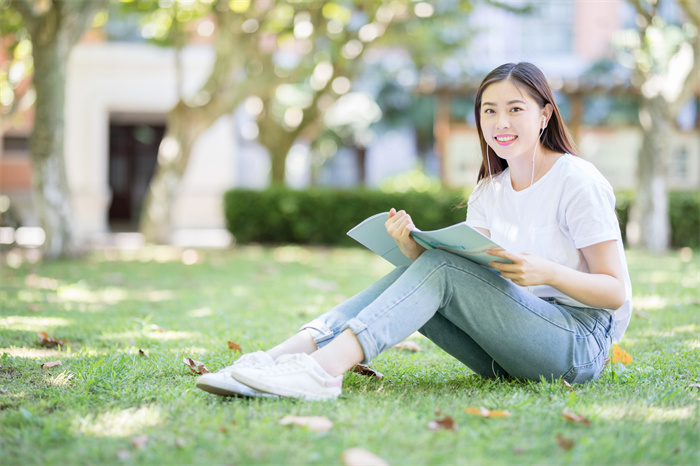 厦门初中毕业的女孩学什么好？