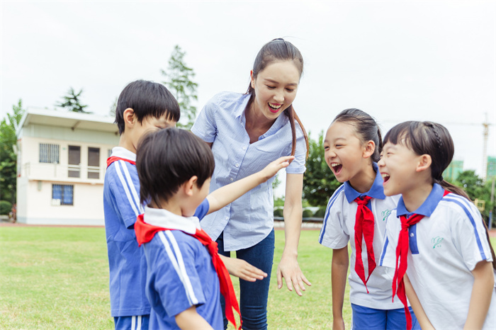 厦门女孩初中毕业学幼师?