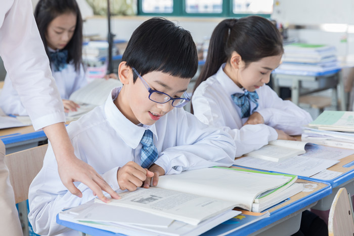 泉州女孩子初中学习不好可以去当兵吗?