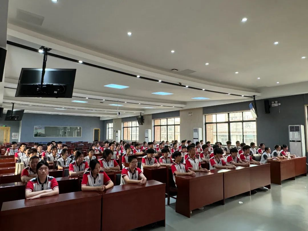 福建省第二高级技工学校隆重举行2024年第一批新团员入团仪式